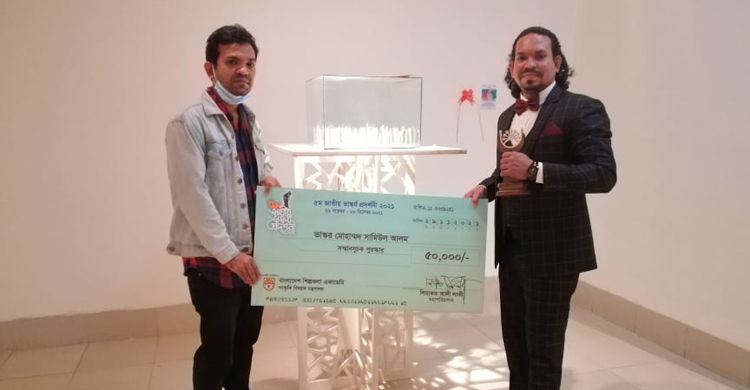 চকের ভাস্কর্য গড়ে সামিউলের জাতীয় পুরস্কার লাভ