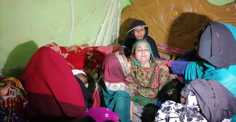 চাঁদপুরে নিহত ৩ বন্ধুর কুমিল্লার বাড়িতে শোকের মাতম