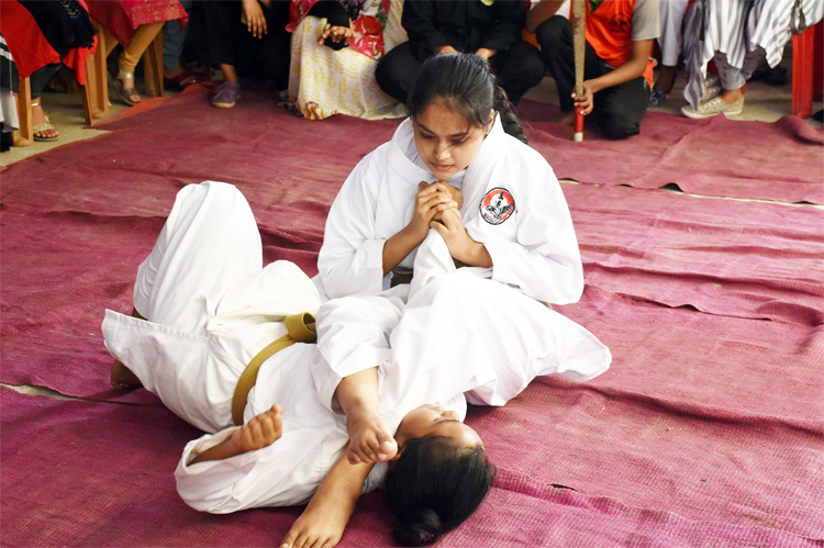 Comilla-Woman-free-self-defence-1