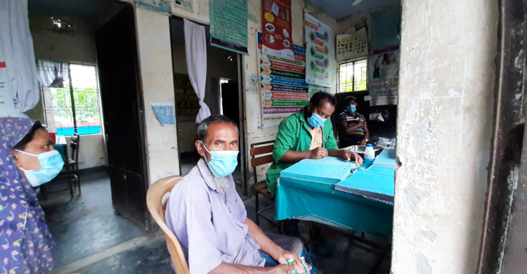 ঠাকুরগাঁওয়ে করোনাকালে কমিউনিটি ক্লিনিকে বাড়ছে রোগী