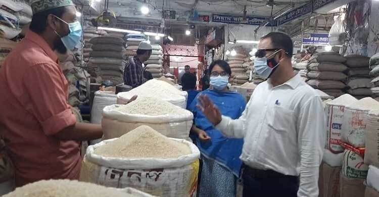 নিত্যপণ্যের বাজারে অভিযান, তিন লক্ষাধিক টাকা জরিমানা