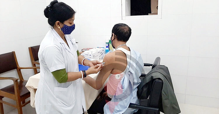 নিবন্ধনকারী সাড়ে ৪০ লাখ : টিকাগ্রহীতা সাড়ে ২৮ লাখ