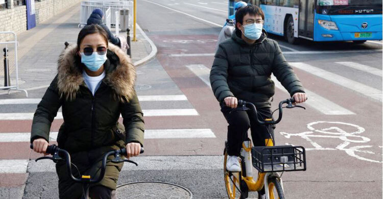 China locks down city on Vietnam border as COVID cases rise