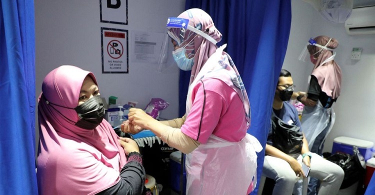 Malaysia imposes stricter rules over Omicron threat