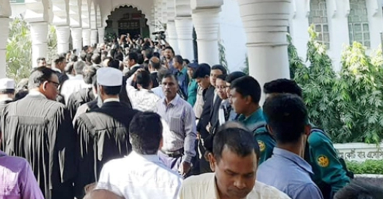 এজলাসে হট্টগোল : জড়িতদের বিরুদ্ধে ব্যবস্থা নিতে লিগ্যাল নোটিশ