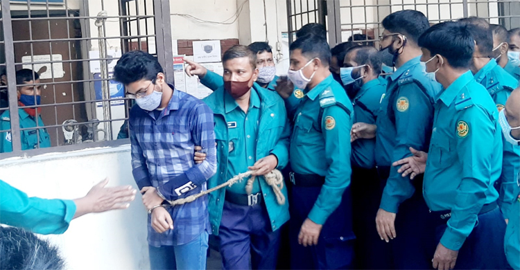 রায় শোনার আগে কেউ দোয়া পড়ছিলেন, কেউ গল্প করছিলেন