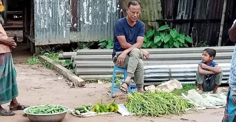 বিশ্ববিদ্যালয় শিক্ষকের কৃষক হয়ে ওঠার গল্প