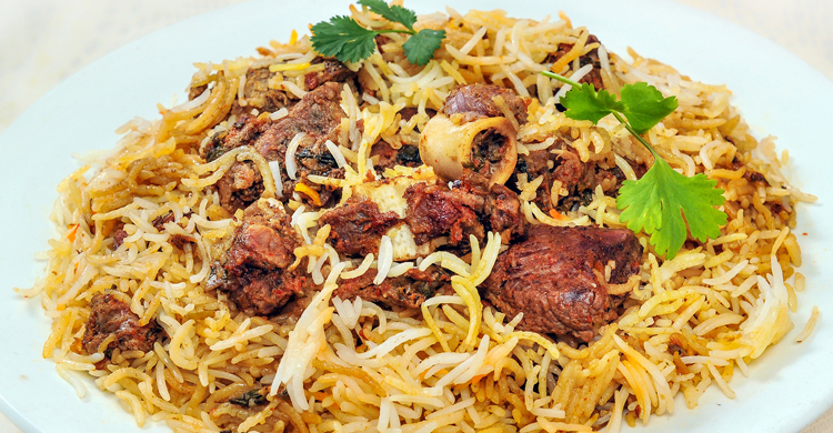 ছুটির দিনে পাতে থাক বিফ দম বিরিয়ানি