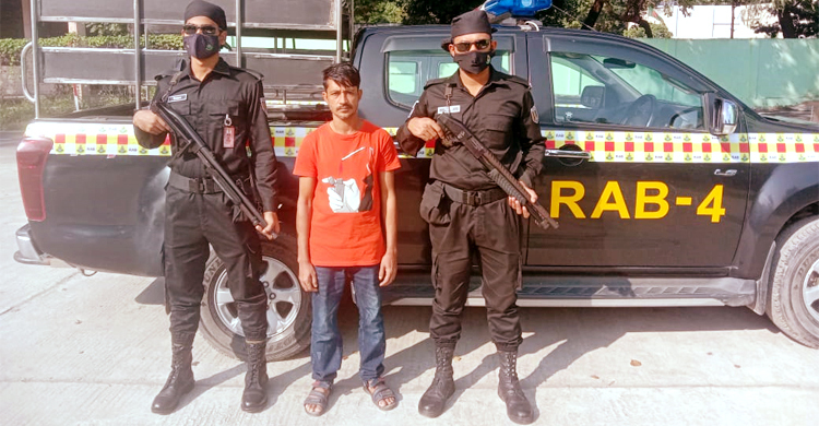 র্যাবের পৃথক অভিযানে দুই মাদককারবারি গ্রেফতার