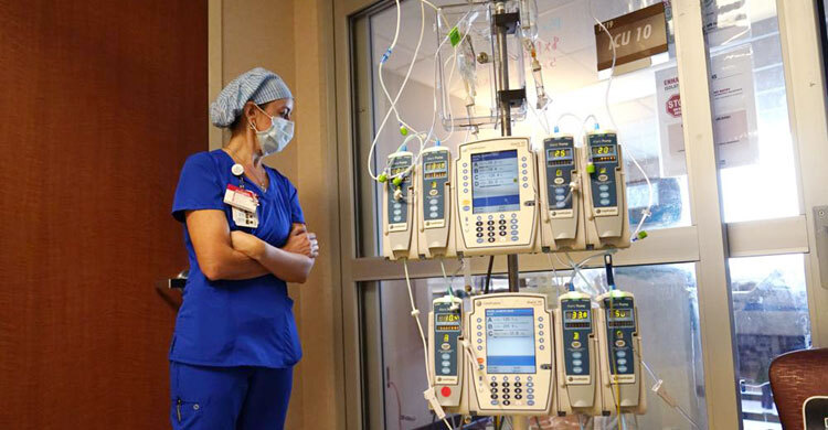 US hits 700,000 COVID deaths just as cases begin to fall