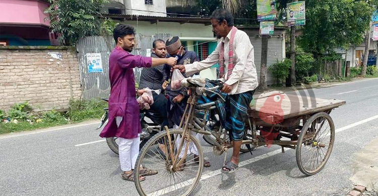 মারা যাওয়া ৭ নেতার নামে পশু কোরবানি, দেয়া হলো অসহায়দের