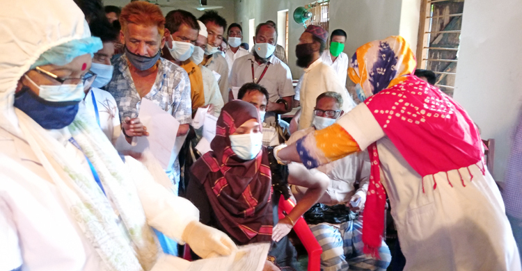 কক্সবাজারে একদিনে টিকা পেলেন ৪৫ হাজার মানুষ