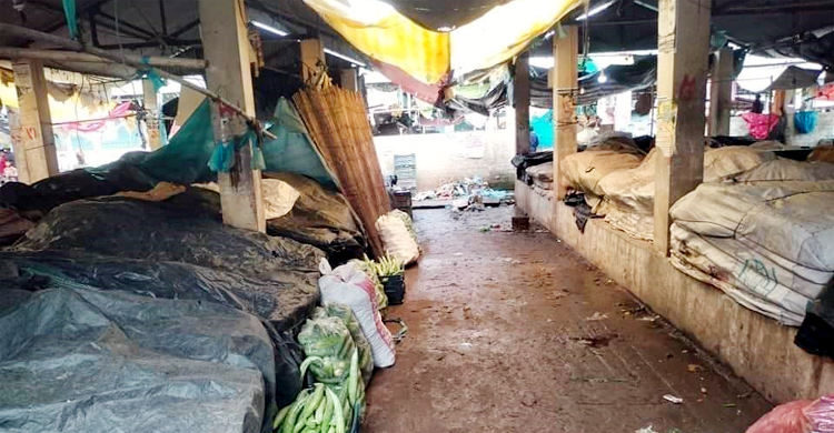 চেয়ারম্যানের হয়রানির প্রতিবাদে বাজার ব্যবসায়ীদের ধর্মঘট