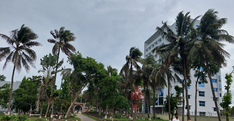 ‘অশনির’ প্রভাবে দুপুর থেকে কক্সবাজারে গুঁড়িগুঁড়ি বৃষ্টি