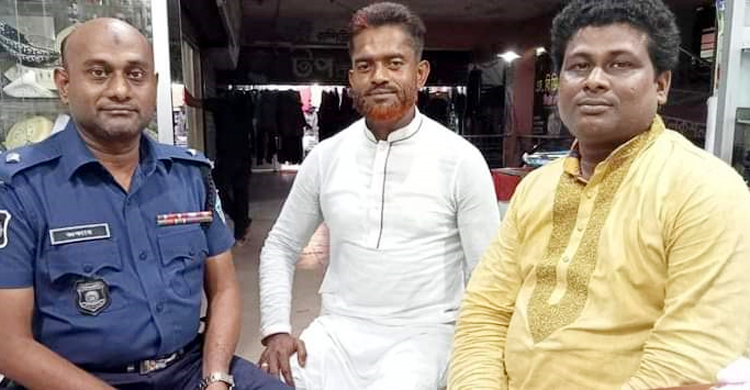হত্যা মামলার আসামির সঙ্গে পুলিশ কর্মকর্তার ছবি ভাইরাল