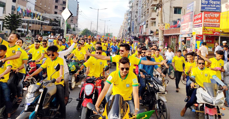 কক্সবাজারে ব্রাজিল সমর্থকদের বর্ণাঢ্য শোভাযাত্রা