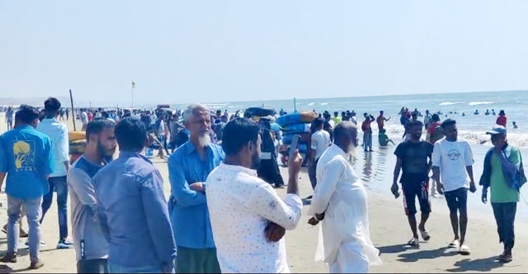 বসন্তবরণ-ভালোবাসা দিবসে সৈকতে পর্যটকদের ভিড়
