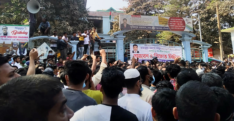 কক্সবাজারে অবৈধ টমটম ঘিরে সংঘর্ষ, আহত ২০