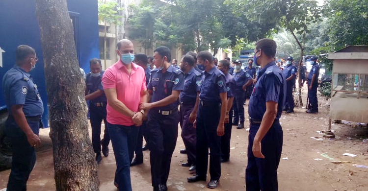 লিয়াকতের রিভলবার থেকে গুলি করা হয় মেজর সিনহাকে