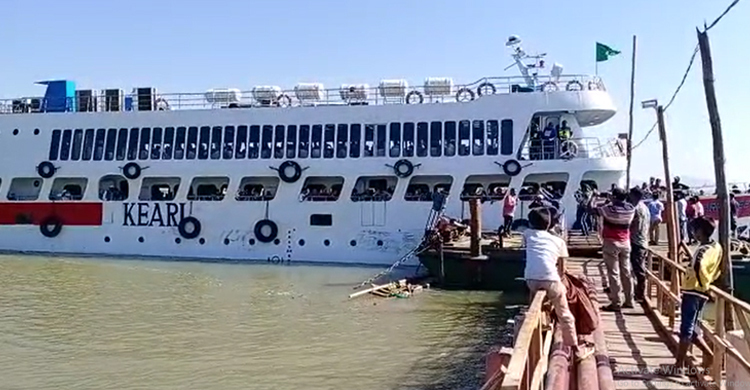 সেন্টমার্টিনের পথে মৌসুমের প্রথম পর্যটকবাহী জাহাজ