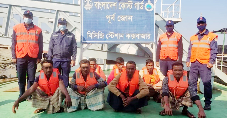 বঙ্গোপসাগরে ভাসতে থাকা ৭ জেলে উদ্ধার