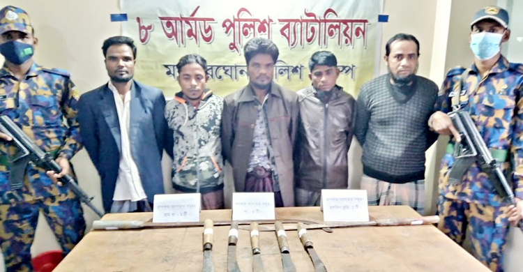 ডাকাতির প্রস্তুতিকালে দেশীয় অস্ত্রসহ ৫ রোহিঙ্গা আটক
