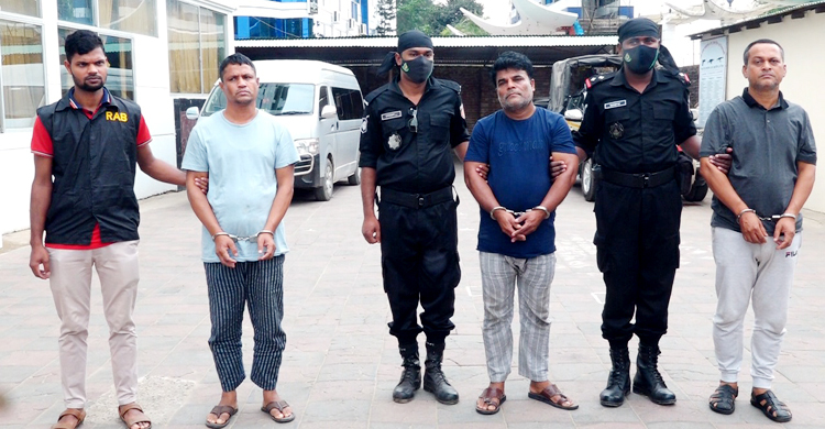 কেঁচো খুঁড়তে বেরিয়ে এলো কেউটে