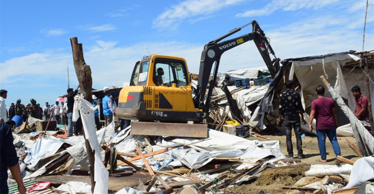 কক্সবাজার সৈকতের ৪১৭ অবৈধ দোকান উচ্ছেদ