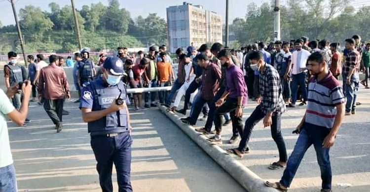 শ্রমিক লীগ নেতার মৃত্যুতে কক্সবাজারে আড়াই ঘণ্টা সড়ক অবরোধ