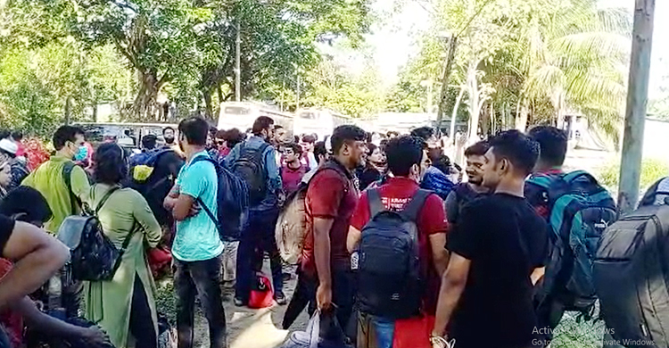 সেন্টমার্টিনের পথে মৌসুমের প্রথম পর্যটকবাহী জাহাজ