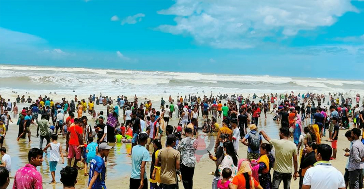 পর্যটক বেড়েছে কক্সবাজারে