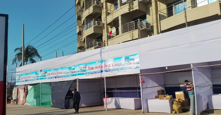 ঢাকঢোল পিটিয়ে সৈকতে বিশাল মেলার আয়োজন, নেই পর্যটকের সাড়া