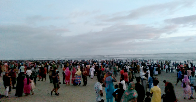 পর্যটক বেড়েছে কক্সবাজারে