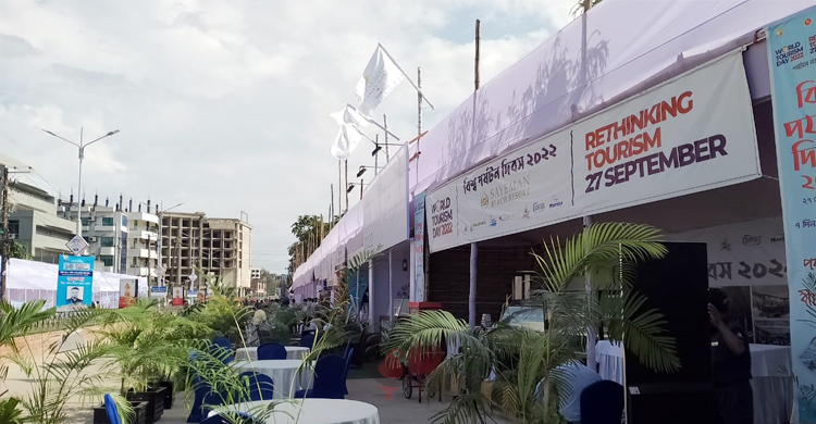 ঢাকঢোল পিটিয়ে সৈকতে বিশাল মেলার আয়োজন, নেই পর্যটকের সাড়া