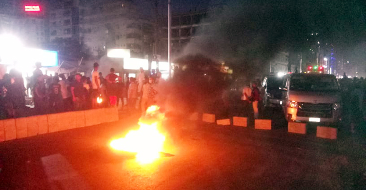 বিক্ষোভ-অবরোধে উত্তপ্ত কক্সবাজার, আতঙ্কে পর্যটকরা