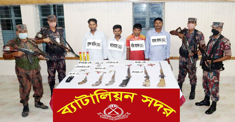 টেকনাফে অস্ত্র-গুলিসহ চার ডাকাত গ্রেফতার