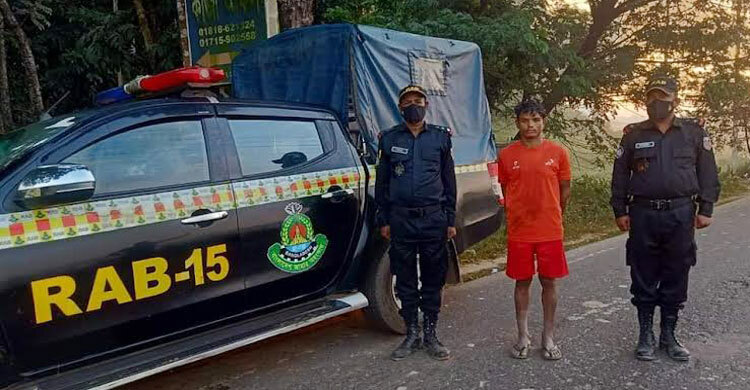 কক্সবাজারে অস্ত্র ও মাদকসহ যুবক আটক