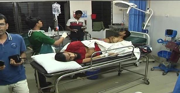 সৈকতের ঝাউবাগানে ৩ ‘পর্যটক’কে ছুরিকাঘাত