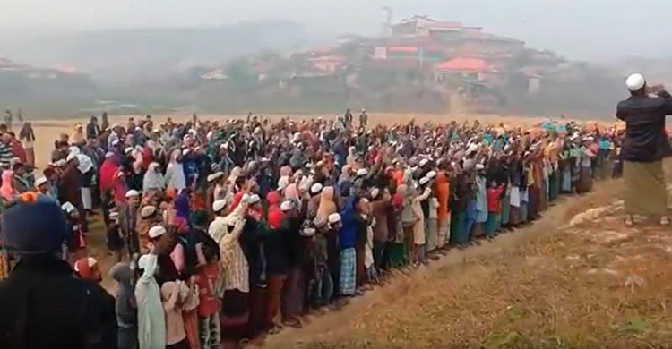 আইসিজেতে শুনানি : রোহিঙ্গা ক্যাম্পে হাজারো মসজিদে দোয়া