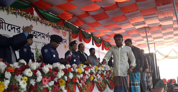 আত্মসমর্পণ অনুষ্ঠানে ছিলেন না বদি-এমপি শাহিনসহ অনেক জনপ্রতিনিধি