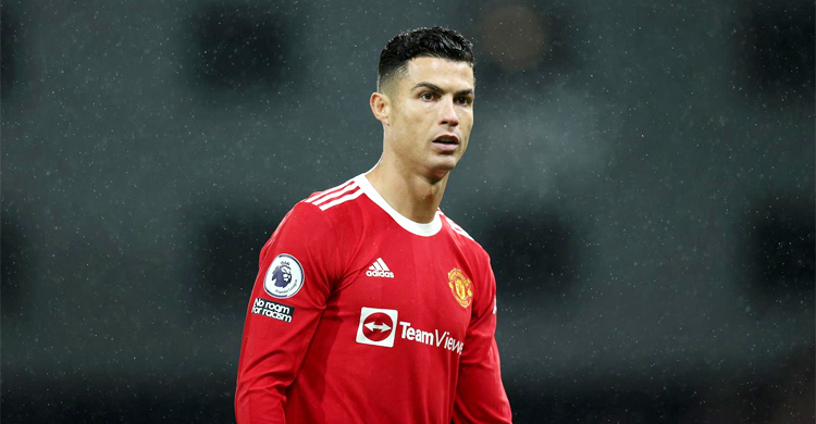 রোনালদো ‘বিক্রির জন্য নয়’, জানিয়ে দিলেন কোচ