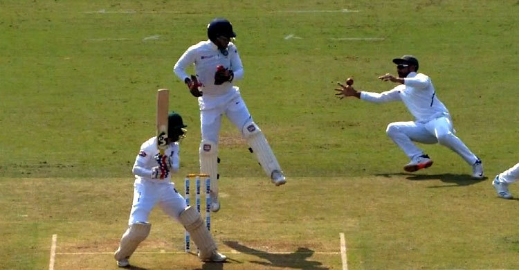 ৩ বার জীবন পেয়েও মুশফিক করলেন মাত্র ৪৩!