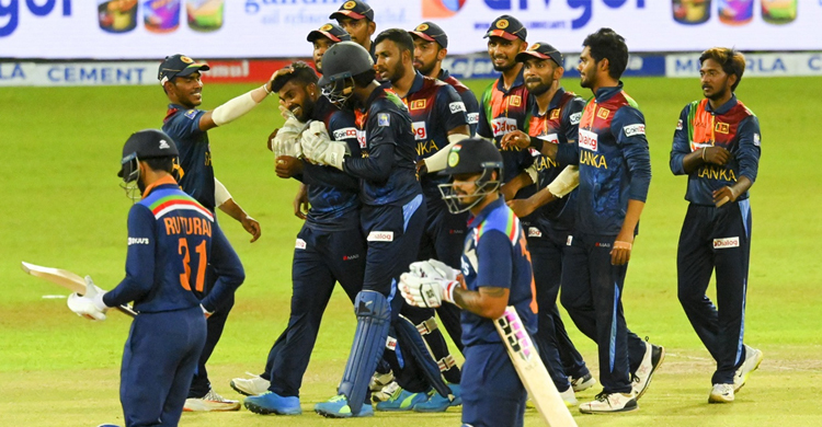বিব্রতকর রেকর্ড গড়ে ৮১ রানে থামল ভারত