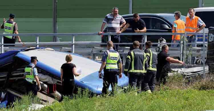Croatia bus crash: 12 Polish pilgrims killed and 32 injured