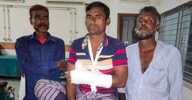 ভোট চাইতে গিয়ে দুই প্রার্থীর সমর্থকদের মধ্যে সংঘর্ষ