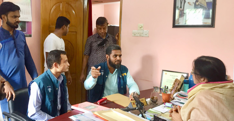 ঘুস ছাড়া মেলে না ওয়ারিশান সনদ, দুদকের অভিযানে ধরা