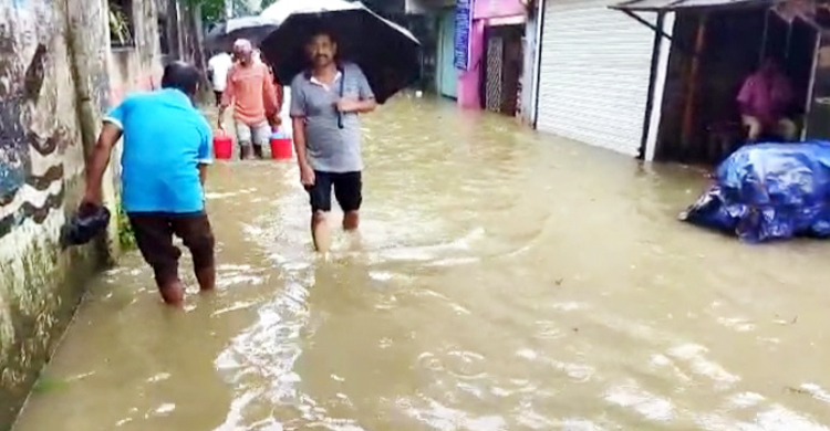 চট্টগ্রামে থেমে থেমে বৃষ্টি, নিম্নাঞ্চলে জলাবদ্ধতা