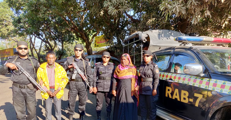 সীতাকুণ্ডে র্যাবের অভিযানে মাদকসম্রাজ্ঞী মিনু গ্রেফতার