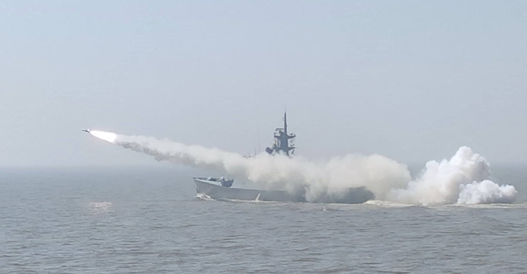 নৌবাহিনীর বার্ষিক মহড়ায় সফল মিসাইল উৎক্ষেপণ