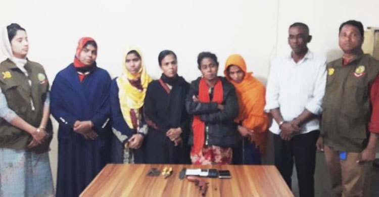 প্রেমের অভিনয় করে অশ্লীল ছবি, টাকা না দিলে শিকলে বেঁধে নির্যাতন
